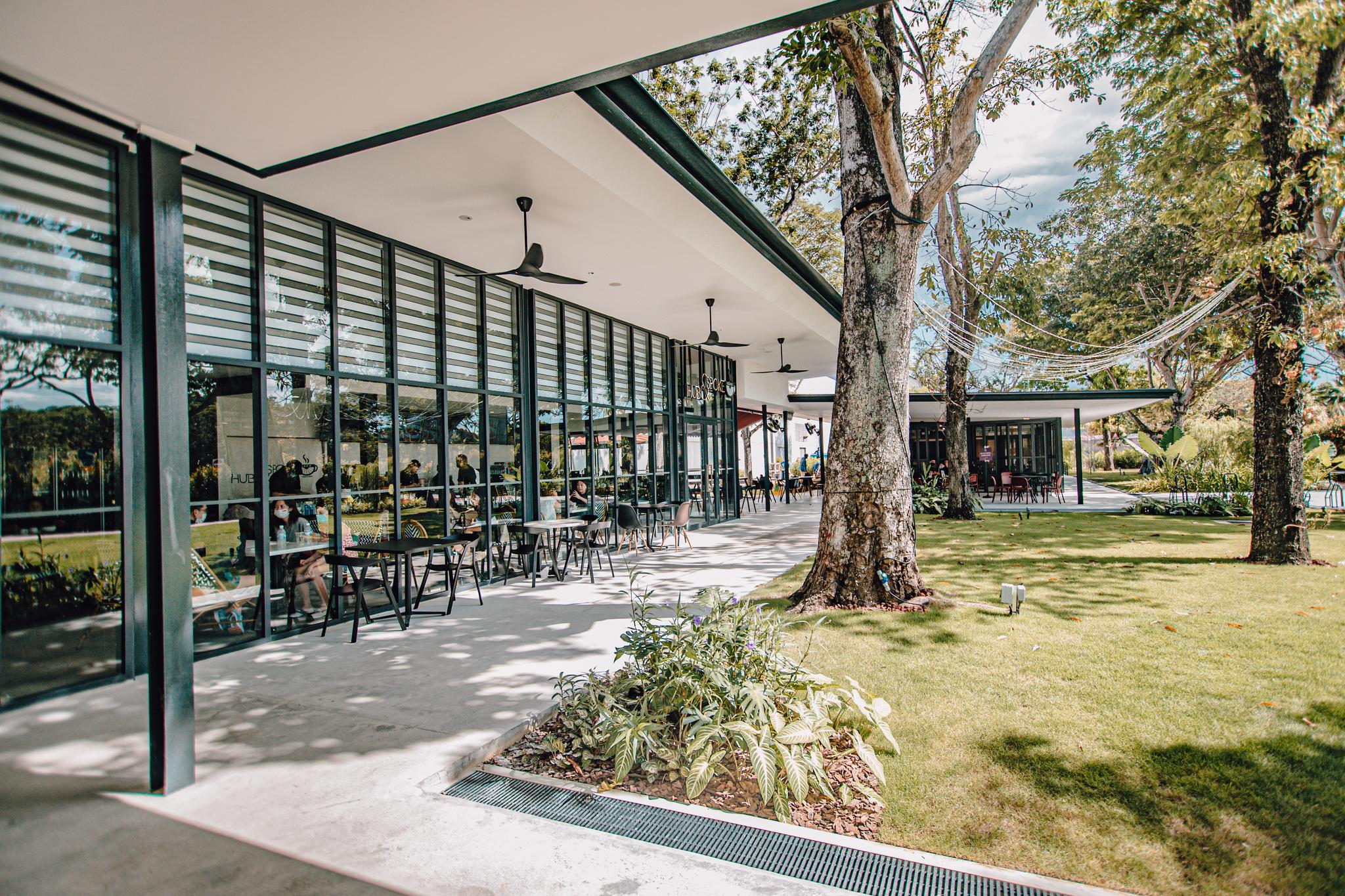 Changi Airport Shower & Dine | Hub and Spoke Public Lounge