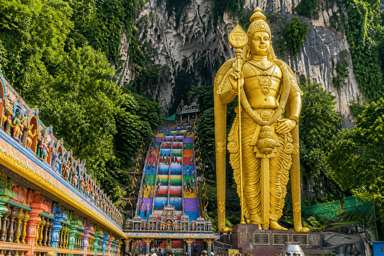 Batu Caves Guide: Temple, Rainbow Stairs & Visitor Tips